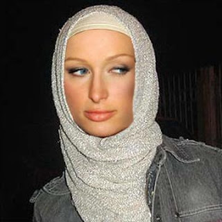 Paris Hilton Masuk Islam