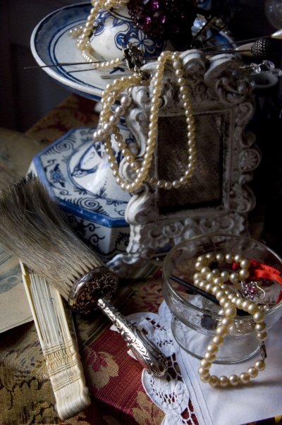 [bedside+table+dennis+severs.jpg]