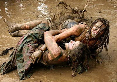 mud_fight_girls_00.jpg