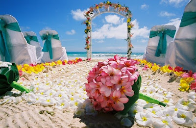 Hawaiian Wedding Pictures on Adding Beauty To Your Hawaiian Wedding With Flowers