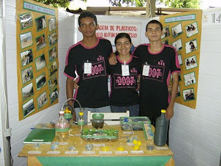 Alunos no stand
