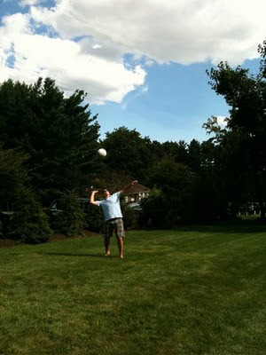 Time attends yet another ace. Tim attempts yet another ace.