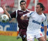 Leandro Diaz en l a goleada de Huracán a Lanús por 3-0