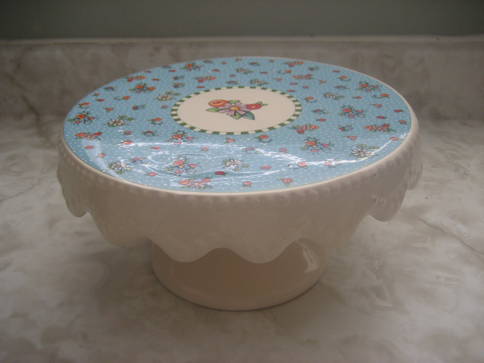 Lana Lulu Creations: Mary Engelbreit Cake Stand