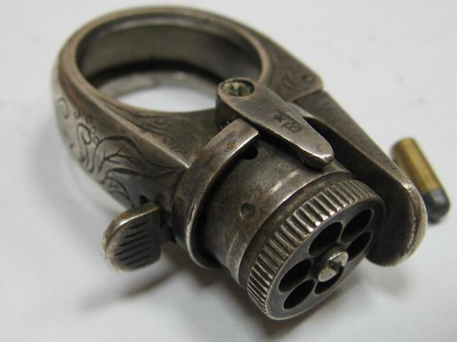 Weapons that make you wonder bague+pistolet+a+broche 05 Weapons that make you wonder