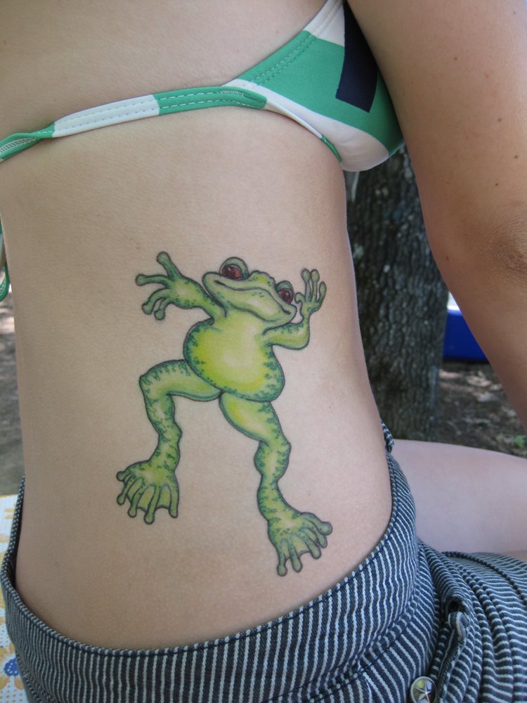 [catheholdenfrogtattoo.jpg]