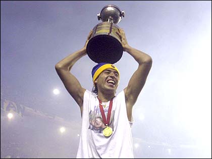 [foto-juan-roman-riquelme-con-copa-libertadores.jpg]