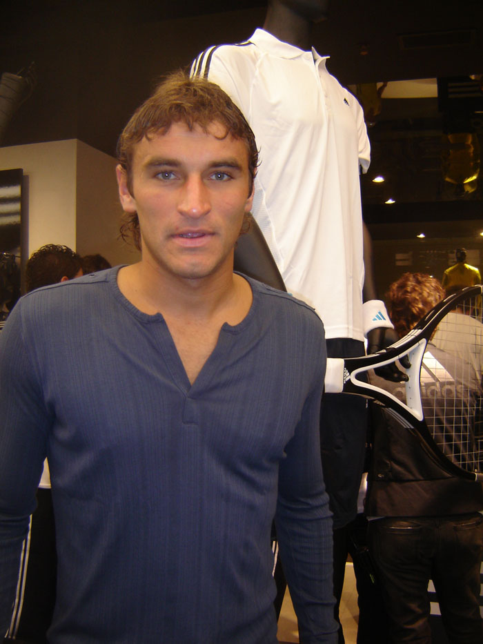 [bergessio_adidas.jpg]