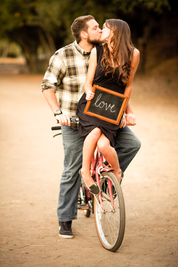 Unique Engagement Photo Ideas!