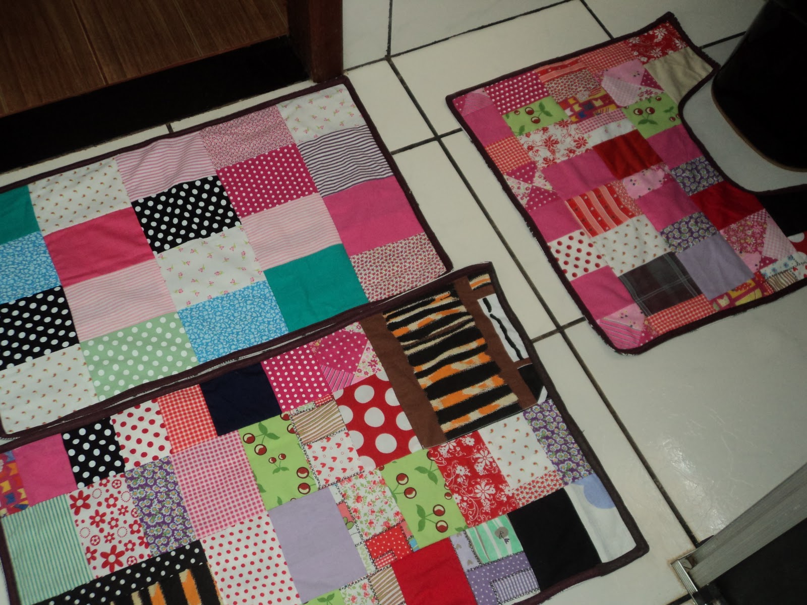 Tapete Patchwork Simples : Coisas do Reino: TAPETES PARA BANHEIRO EM PATCHWORK Tapete Patchwork Simples : Coisas do Reino: TAPETES PARA BANHEIRO EM PATCHWORK