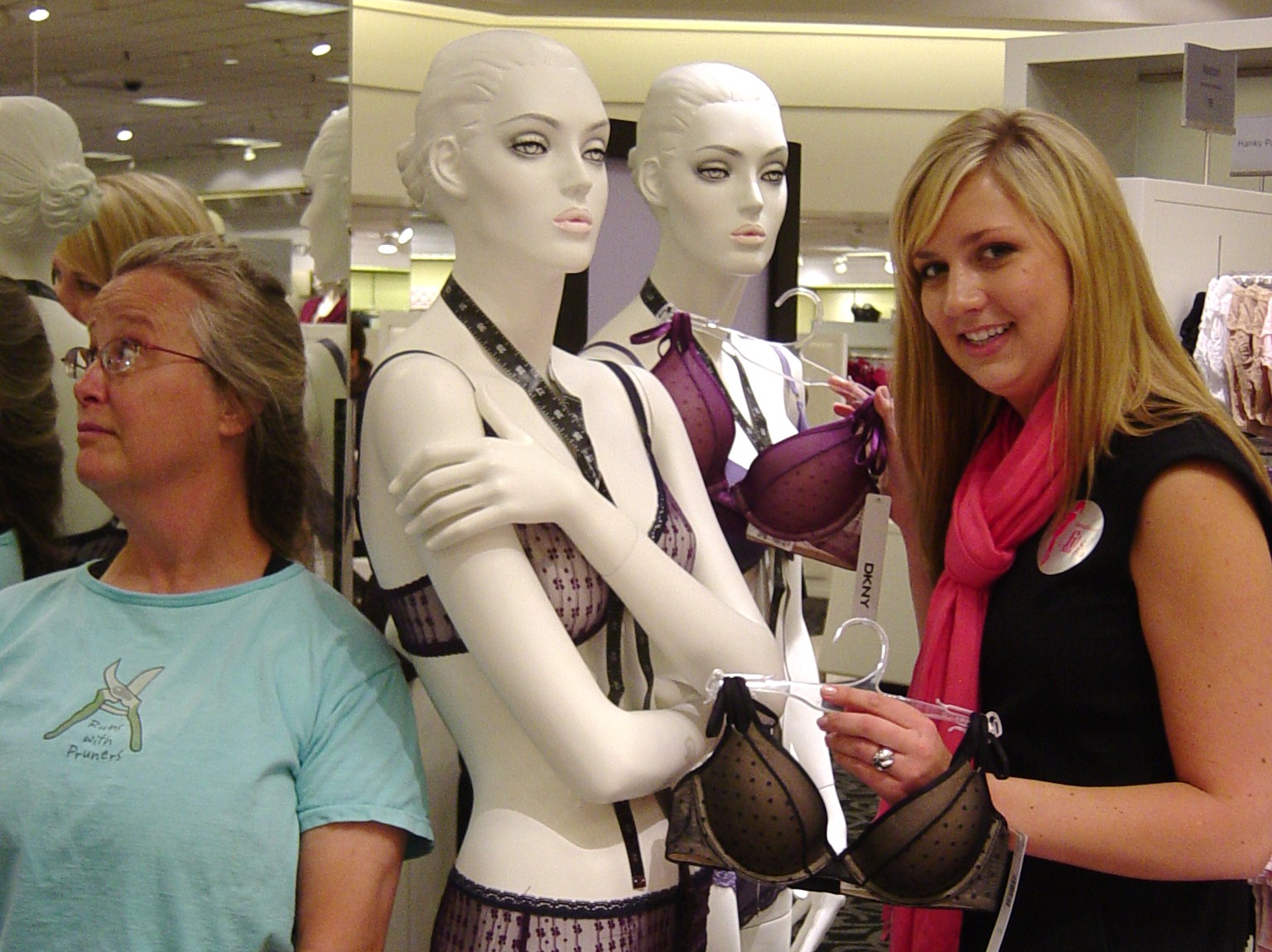 [bras+and+hairballs+002.JPG]