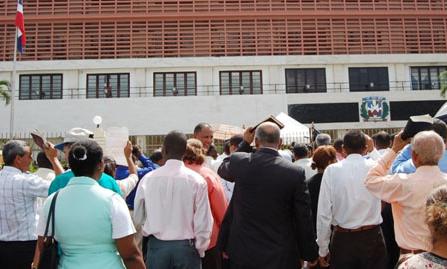 [evangelicos-dominicanos-marcha2.jpg]