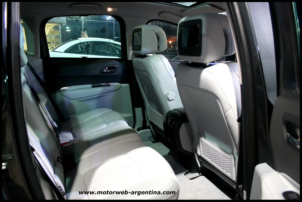 [2010-01-05+Stand+Peugeot+08.JPG]