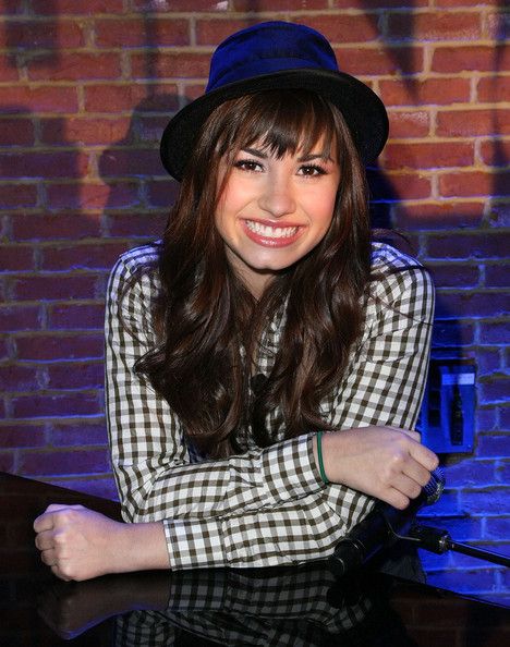 Demi+lovato+hair+straight