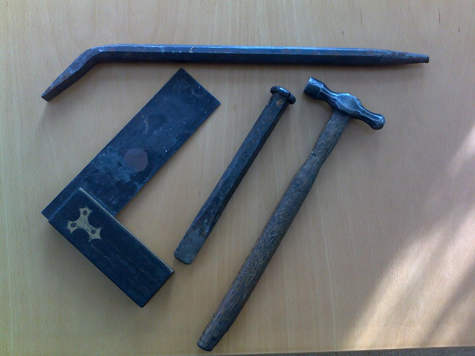 http://4.bp.blogspot.com/_ab2vgWr6Vjk/TI6KvonR7JI/AAAAAAAAAB0/NZxAcytdZmM/s1600/tools.jpg