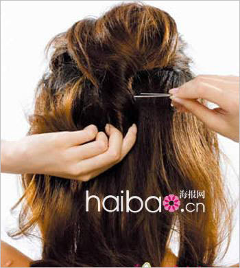 To try this hairstyle, backcomb the top part of your hair.