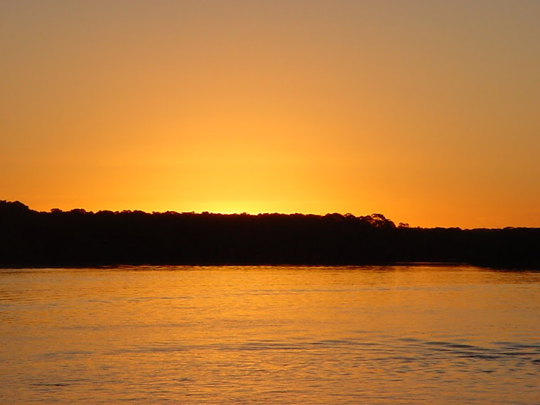 Pôr do sol no rio João de Tiba em Cabrália