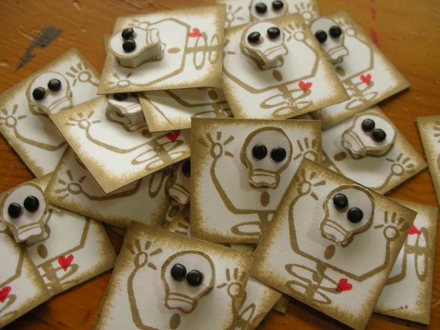 [happy+skeleton+inchie.jpg]
