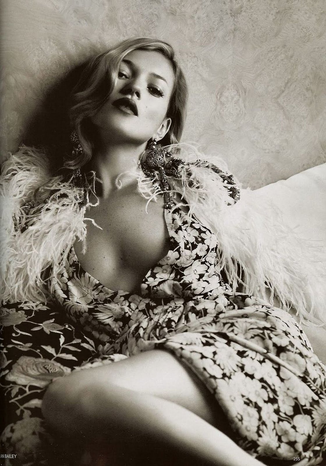 http://4.bp.blogspot.com/_ahuvxRitU74/TTOhdYDJGZI/AAAAAAAASwc/MdvtSAh51Ek/s1600/kate-moss-vogue-uk-12.jpg