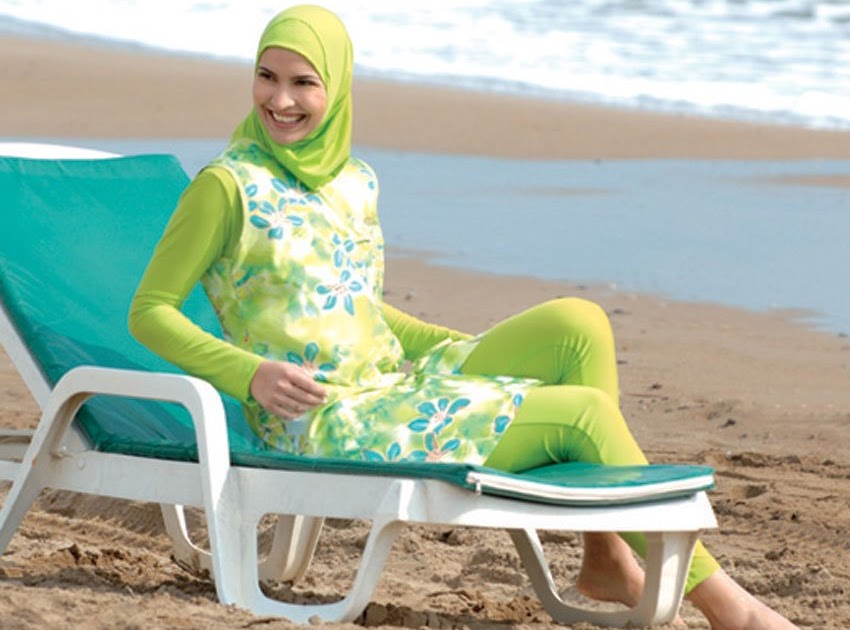 DINAH LORD Turkey Swimsuit photos banned, could cause 'car accidents'