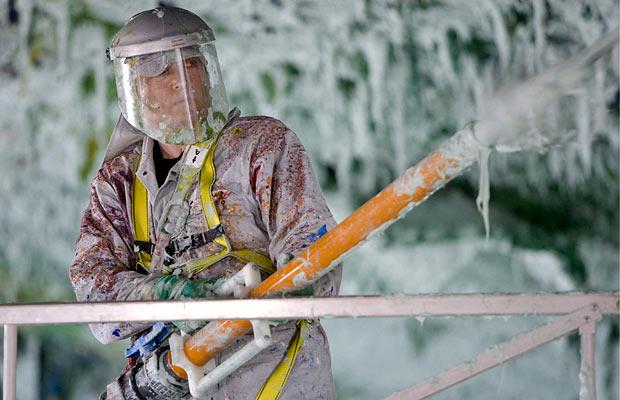 [UN-spraying_1112147i.jpg]