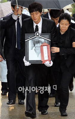 so ji sub mother korean star singer and actor park yong ha laid to rest so ji sub mother korean star singer and actor park yong ha laid to rest