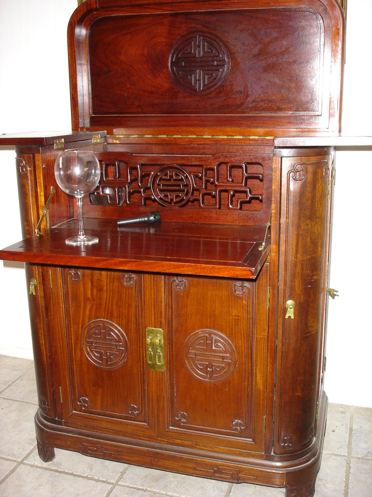 Chinese Rosewood Living Room Bar, Red wood, made in Hong Kong, 550