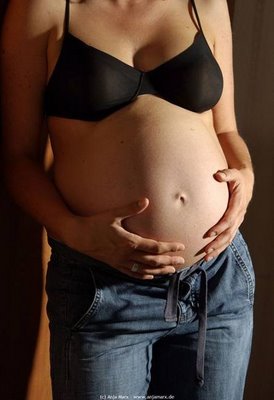 [26+weeks+pregnant+002.jpg]