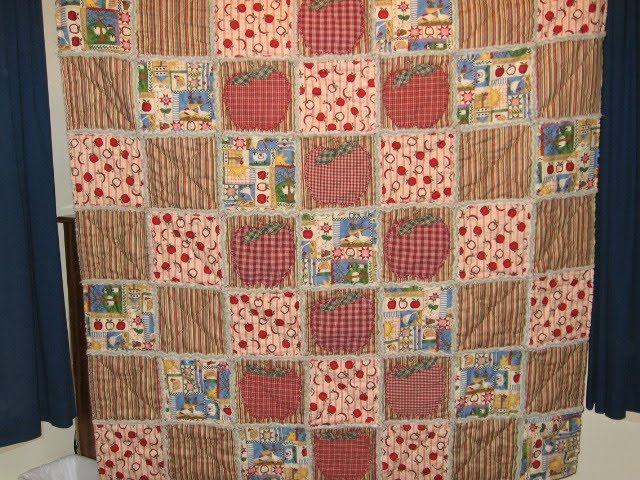Sew Practical Patterns and More: Apple Applique Rag Quilt E-Pattern