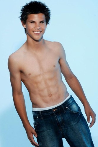 [taylor-lautner-shirtless.jpg]