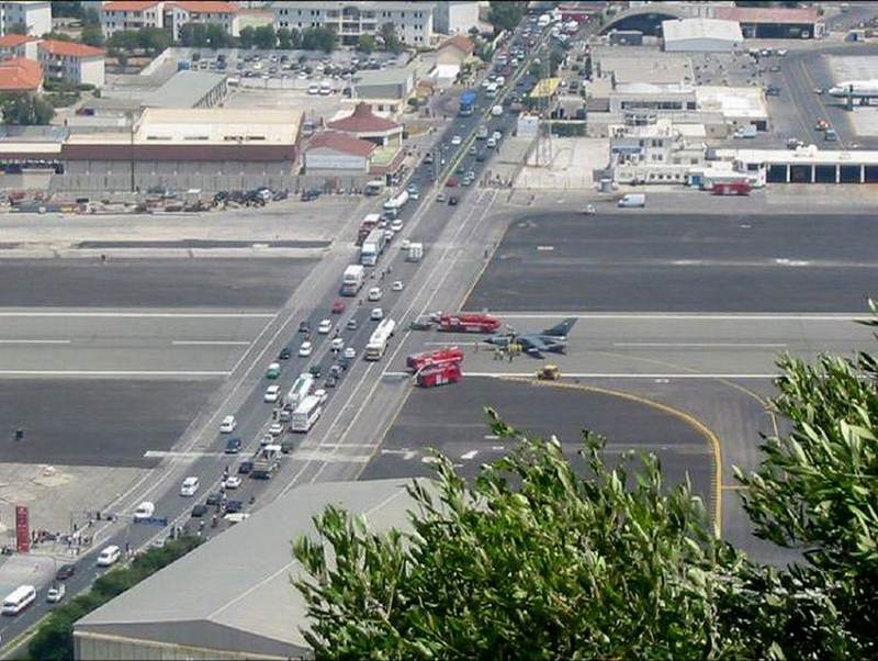 Aeroporto de Gibraltar: curioso e perigoso