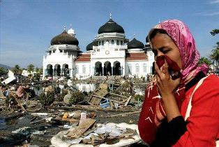 http://4.bp.blogspot.com/_azSJKmOYRko/TNOa-aU4WKI/AAAAAAAAADY/t76Ina1mNDc/s1600/Tsunami+Aceh,+Tsunami+Paling+Besar+di+Dunia.jpg