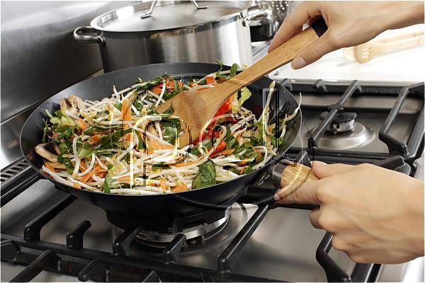 Stir-Frying at Veg-In-Out