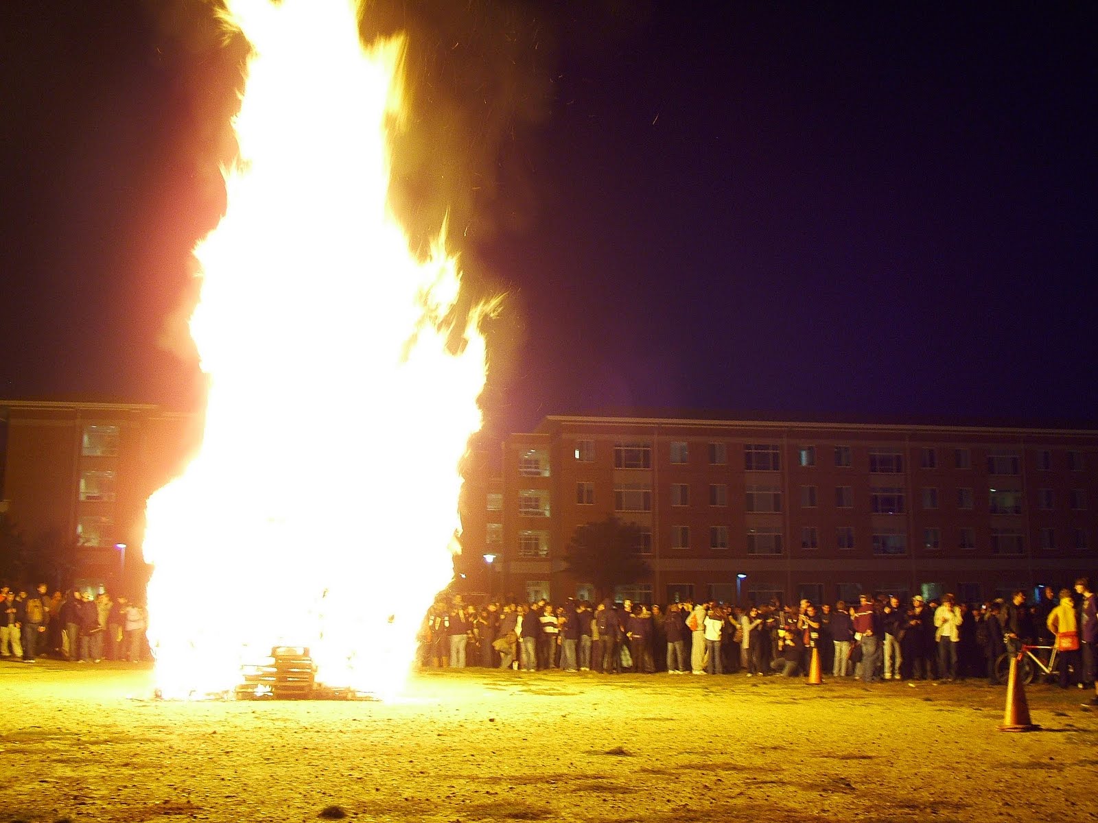 [Bonfire+46.JPG]