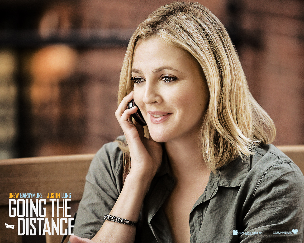 drew barrymore in going the distance wallpaper