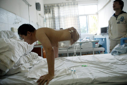 HOMBRE CON 2 POLLAS hombre con 2 pollas: