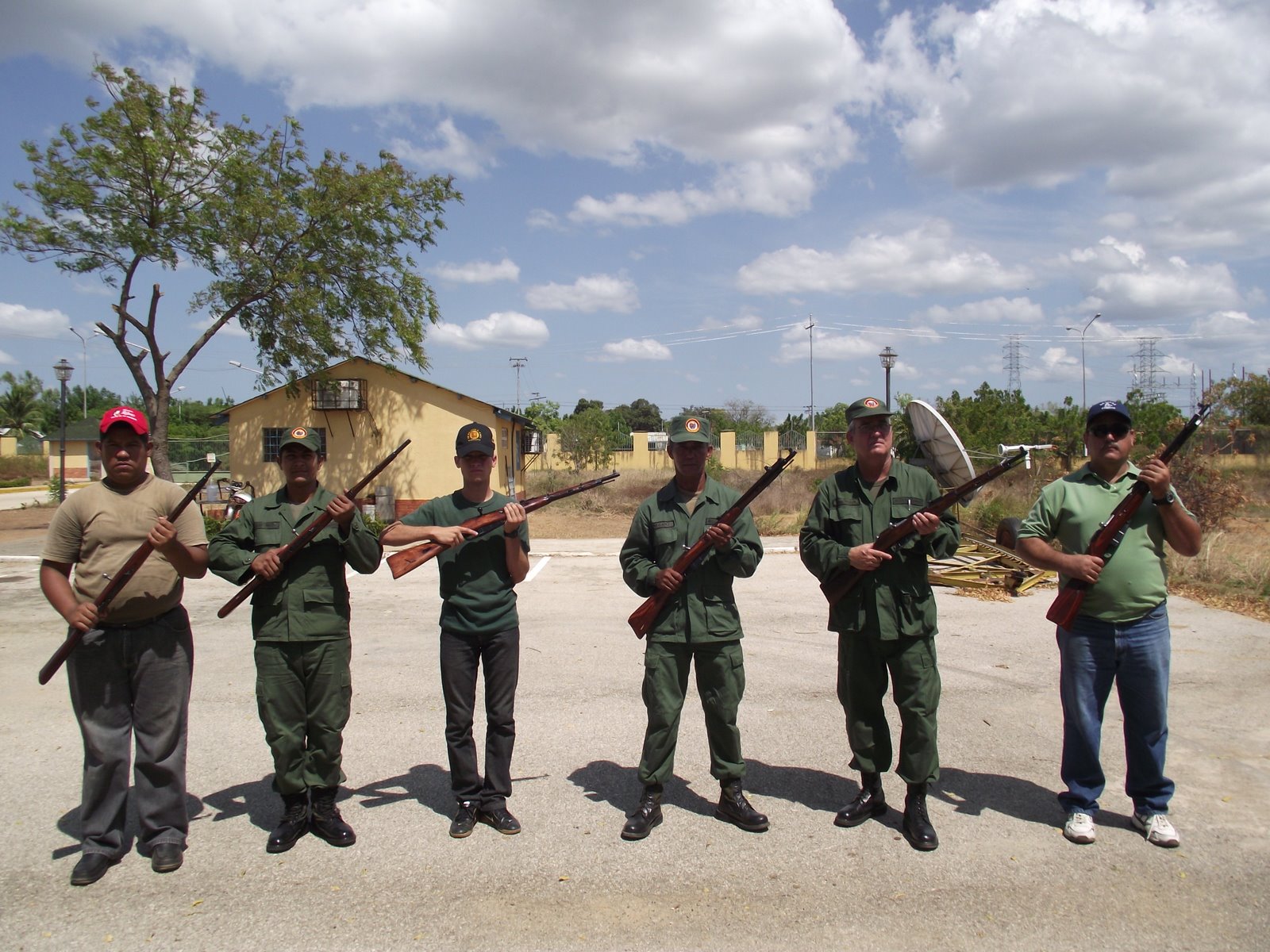 ¡Milicia Bolivariana al Día! Milicia Bolivariana armada