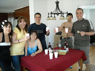 Un brindis para los nuevos dueños de casa!