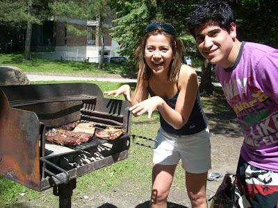 Moni y Mauri, listo todos a la mesa