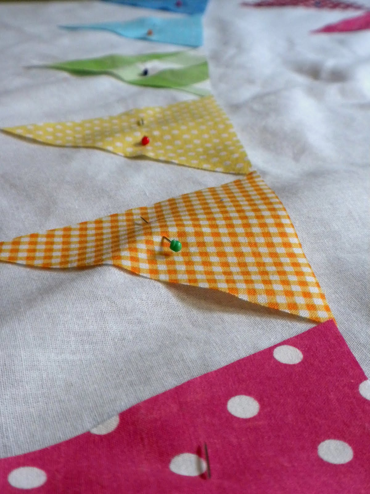 Rainbow Bunting Baby Quilt Tutorial