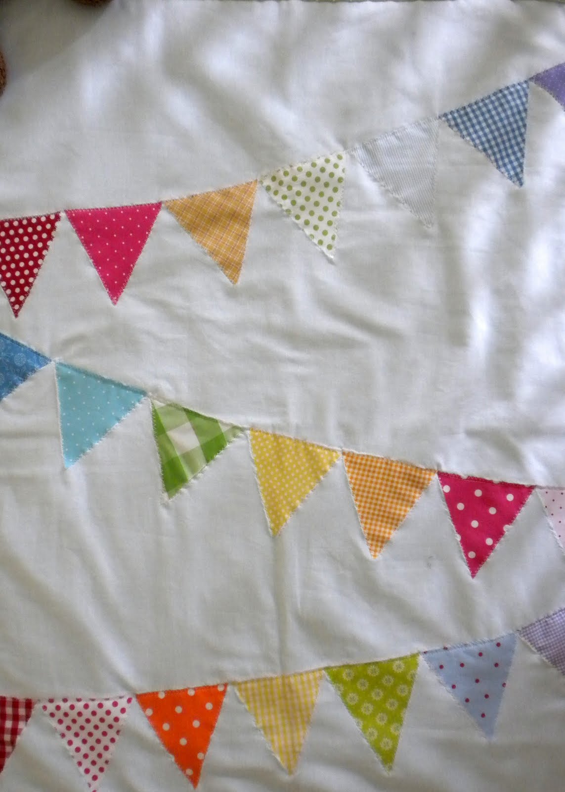 Rainbow Bunting Baby Quilt Tutorial