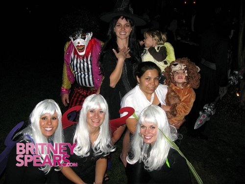 [gallery_main-Britney-Spears-Halloween-Night110308.jpg]