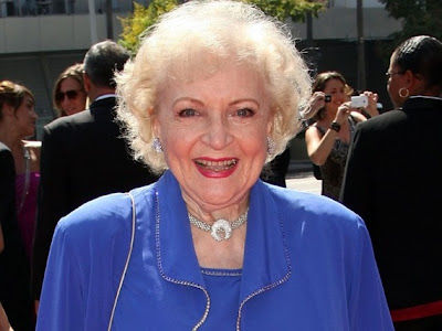 betty white pin up pictures. Betty White Pin Up Photos 2011 Calendar | USA Hang OUT