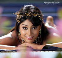 Shriya Saran spicy picture with Diamond & Gold Jewellery