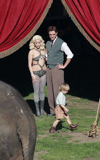 Robert Pattinson and Reese Witherspoon kissing on the set of Water for Elephants