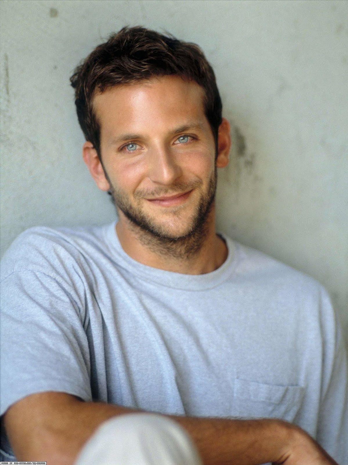 http://4.bp.blogspot.com/_bCh-gAJte7Y/TTatJN6fb9I/AAAAAAAAa4I/bhmehlcyXgo/s1600/Bradley%2BCooper%2BPhotos%2B%2B6.jpg