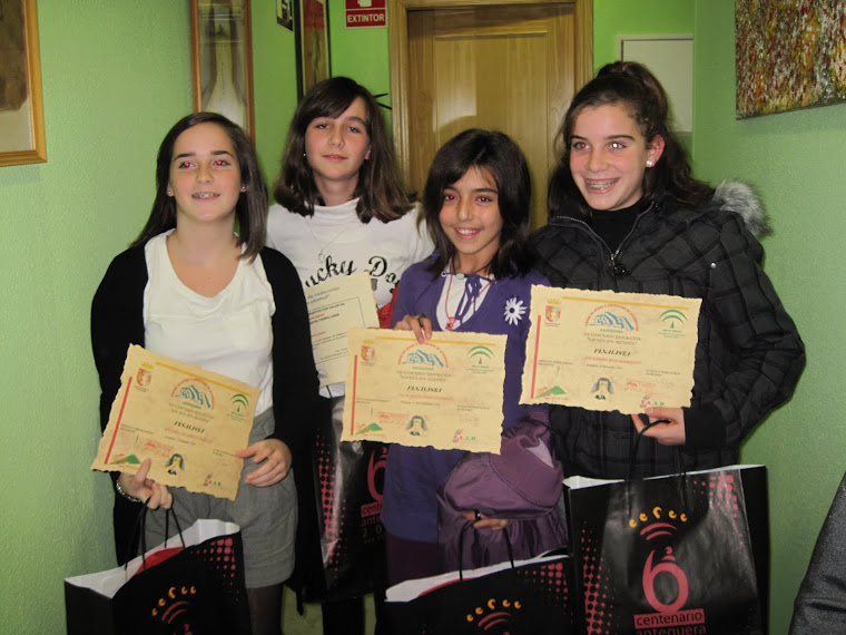 Alumnos ganadores del concurso de redacción " Un día sin alcohol"