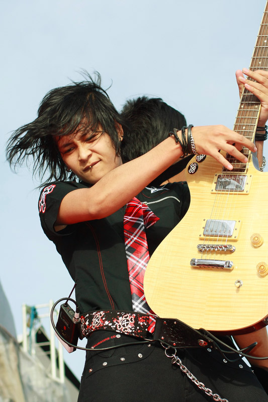 Lirik Lagu: chord Pasrah - Lirik The Rock Indonesia