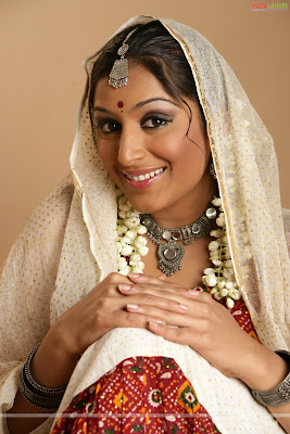 FREEDESIBLOG.COM: Nude Actress Padmapriya