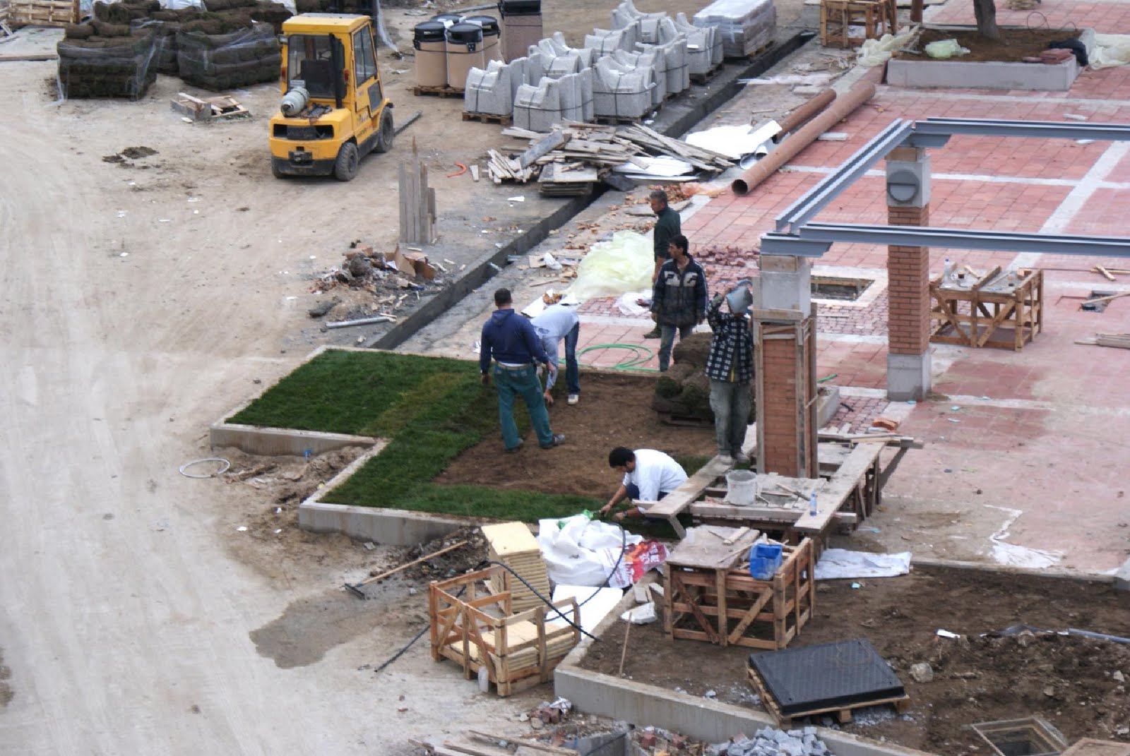 [ΠΑΡΑΣΚΗΝΙΑ2.JPG]